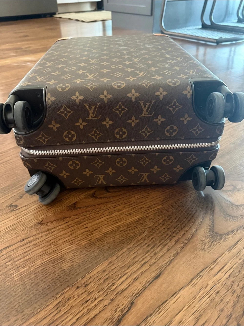 Louis Vuitton Horizon 50 Monogram Spinner Carry-On in Brown and Tan